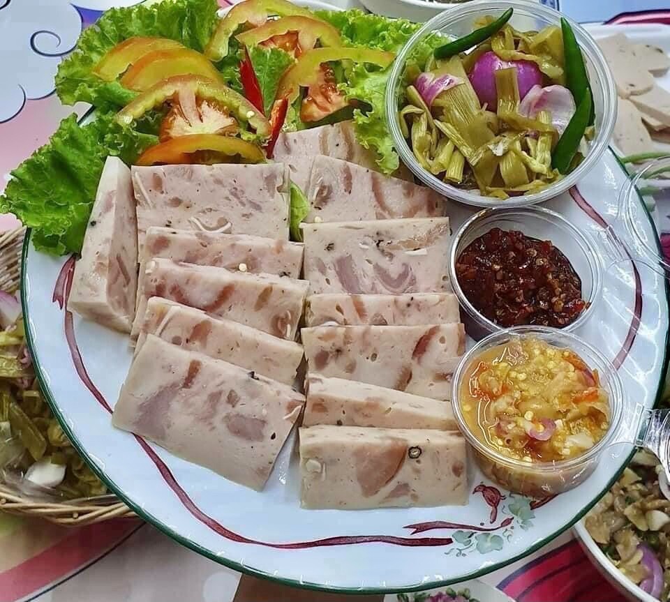 Cooked Pork Rolls (1 Cha Lua, 1 Gio Thu & 2 Cha Que) សាច់ប៉ាតេ