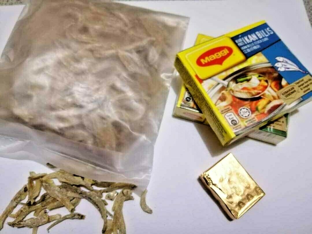 Combo Mix 100G Anchovies With 2 x 60G MAGGI Ikan Bilis Stock Cube HALAL